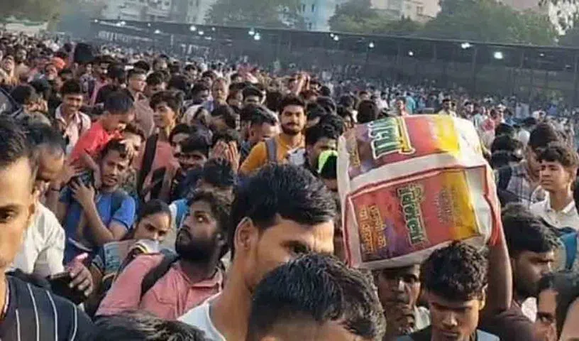 సొంత రాష్ట్రాలకు వలస కార్మికులు.. సూరత్‌ స్టేషన్‌లో తొక్కిసలాట వంటి పరిస్థితి