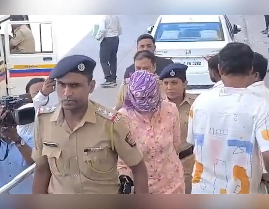 నీ భార్యను నా దగ్గరికి పంపించమన్న టీమ్ లీడ్‌.. మత మార్పిడికి ఒత్తిడి, టీసీఎస్ ఉద్యోగి కంప్లైంట్‌ కలకలం