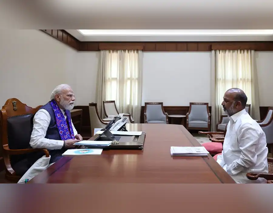 ప్రధాని మోదీతో బండి సంజయ్ భేటీ.. కరీంనగర్ మున్సిపల్ విజయంపై ప్రశంసలు!