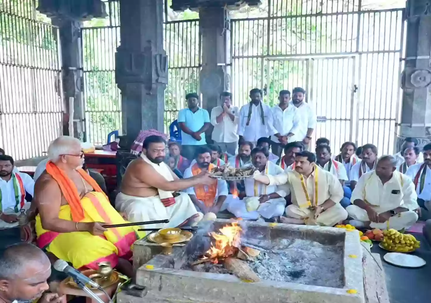 పవన్ కళ్యాణ్ కోసం మృత్యుంజయ హామం.. రాష్ట్రంలో పలుచోట్ల పూజలు..