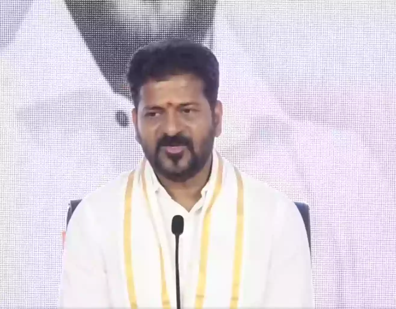 ప్రజలకు నిజాలు తెలియకూడదనే కేసీఆర్ సమావేశం: రేవంత్ రెడ్డి