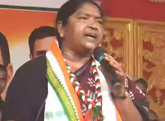 తప్పుడు మాటలు మాట్లాడితే.. చెప్పు తెగుతది: సీతక్క