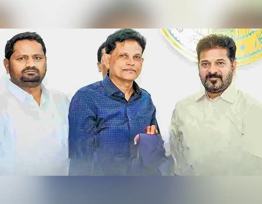 తెలంగాణ విద్య కమిషన్ చైర్మన్ పదవికి ఆకునూరి మురళి రాజీనామా..