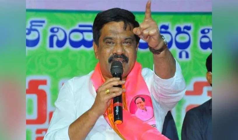 తెలంగాణ ఆనవాళ్లను చెరిపేసేందుకు త్రిమూర్తుల కుట్ర : మాజీ మంత్రి వేముల ధ్వజం