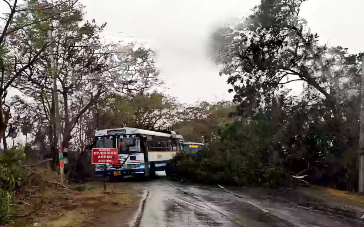 జూలూరుపాడులో ఈదురుగాలుల బీభత్సం