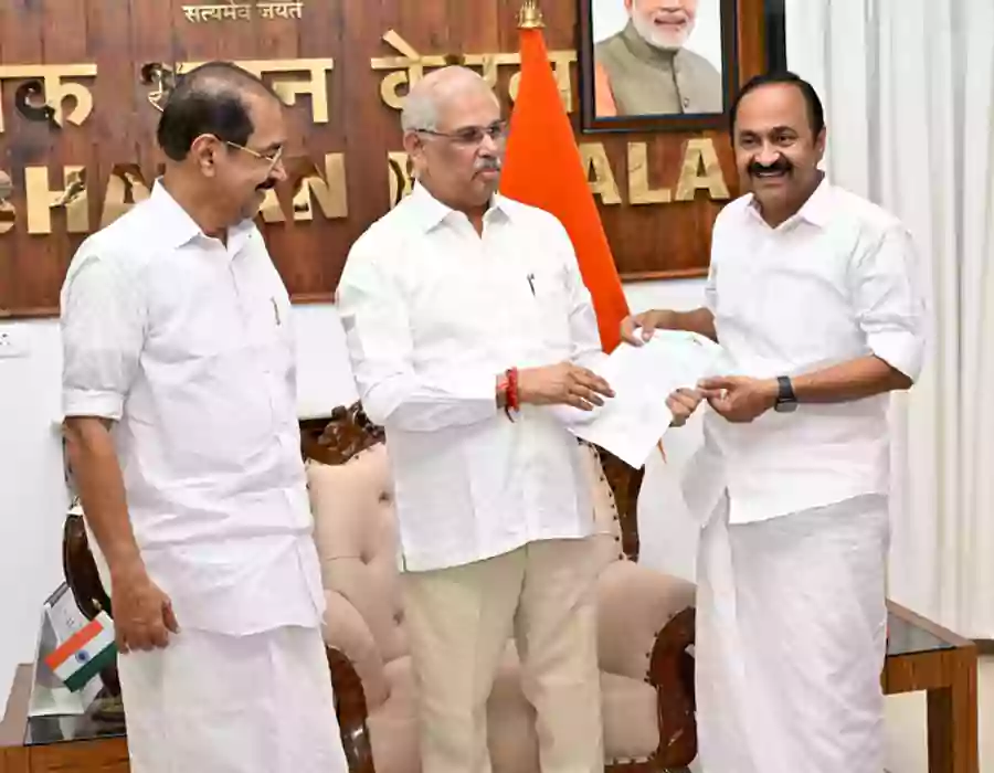 20 మందితో కొత్త క్యాబినెట్‌.. గవర్నర్‌కు లిస్ట్ అందజేసిన సతీశన్