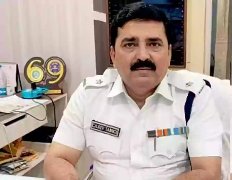 కోల్‌కతా డీసీపీ శంతను సిన్హాపై ఈడీ లుకౌట్ నోటీసులు.. మనీ లాండరింగ్ కేసులో జారీ