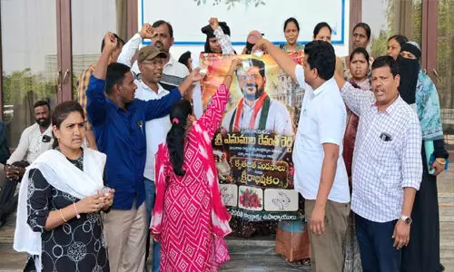 సిఎం రేవంత్ రెడ్డి చిత్రపటానికి పాలాభిషేకం చేసిన 2008 డిఎస్సి టీచర్లు