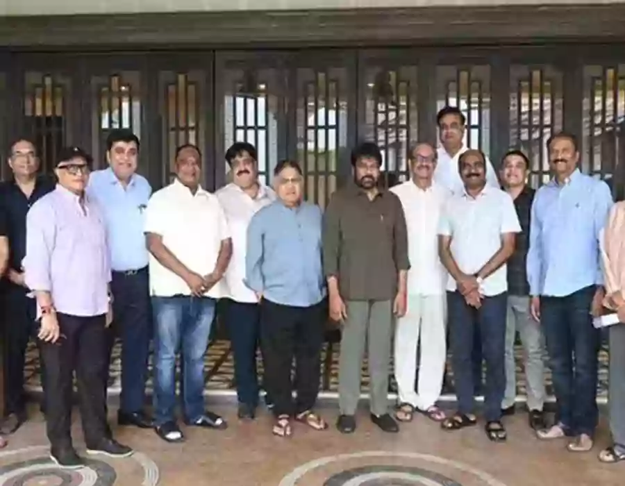 చిరంజీవి జోక్యంతో ముగిసిన ‘పెద్ది’ వివాదం.. తెలంగాణ ఎగ్జిబిటర్లు కీలక నిర్ణయం