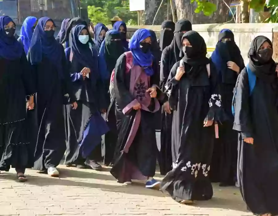 కర్ణాటక ప్రభుత్వం కీలక నిర్ణయం.. పాఠశాలల్లో బుర్ఖాకు గ్రీన్ సిగ్నల్