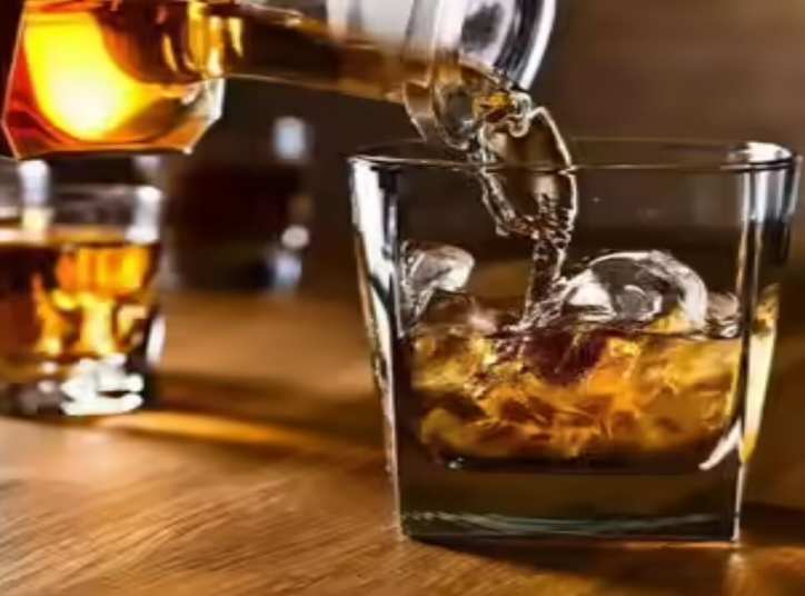 ఏపీలో ఎయిర్‌పోర్టుల్లోనూ మద్యం అమ్మకాలు…