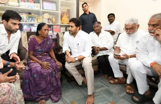 సాయికృష్ణ అదృశ్యం కేసులో సిఐ మాత్రమే కాదు..సీపీ, డీజీపీలపై మర్డర్ కేసు పెట్టాలి- వైఎస్ జగన్