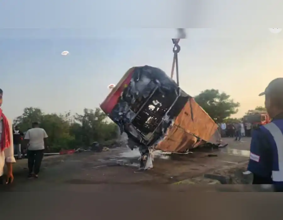 ఘోర ప్రమాదం.. ఏడుగురు సజీవ దహనం