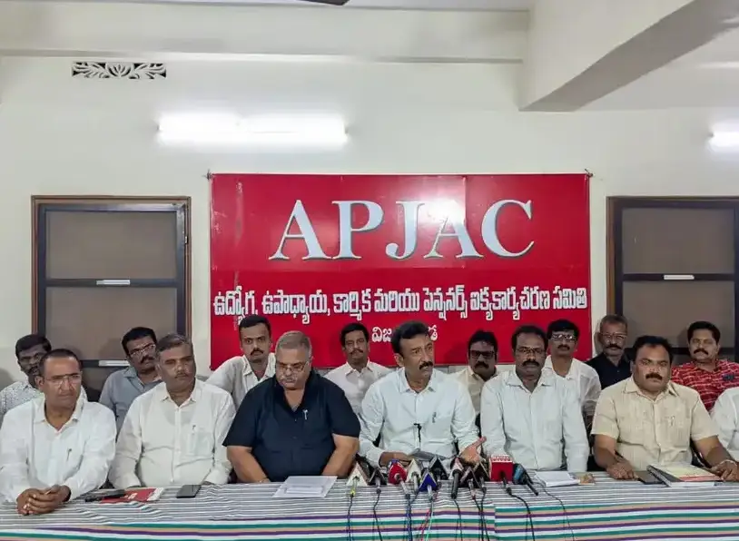 లేకపోతే ఉద్యమిస్తాం : ఏపీ ప్రభుత్వానికి ఉద్యోగుల జేఏసీ అల్టిమేటం
