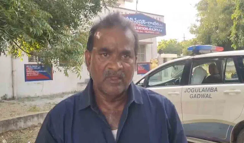 ప్రభుత్వ ఇసుక రీచ్‌లో టీడీపీ నాయకుల దౌర్జన్యం.. సైట్ ఇంచార్జిపై దాడి..!