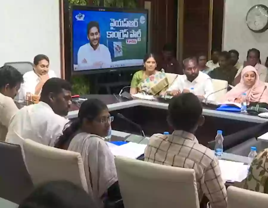 డీఎస్సీ 2025పై సీబీఐ విచారణకు జగన్ డిమాండ్..