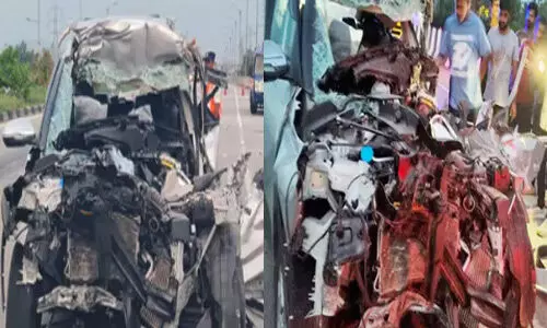 విశాఖలో లారీని ఢీకొట్టిన కారు: నలుగురు మృతి