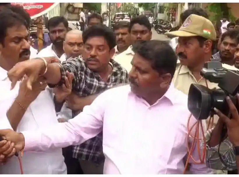​ఏలూరు జనసేన ఆఫీస్‌ వద్ద ఎమ్మెల్యేపై దాడికి యత్నం!