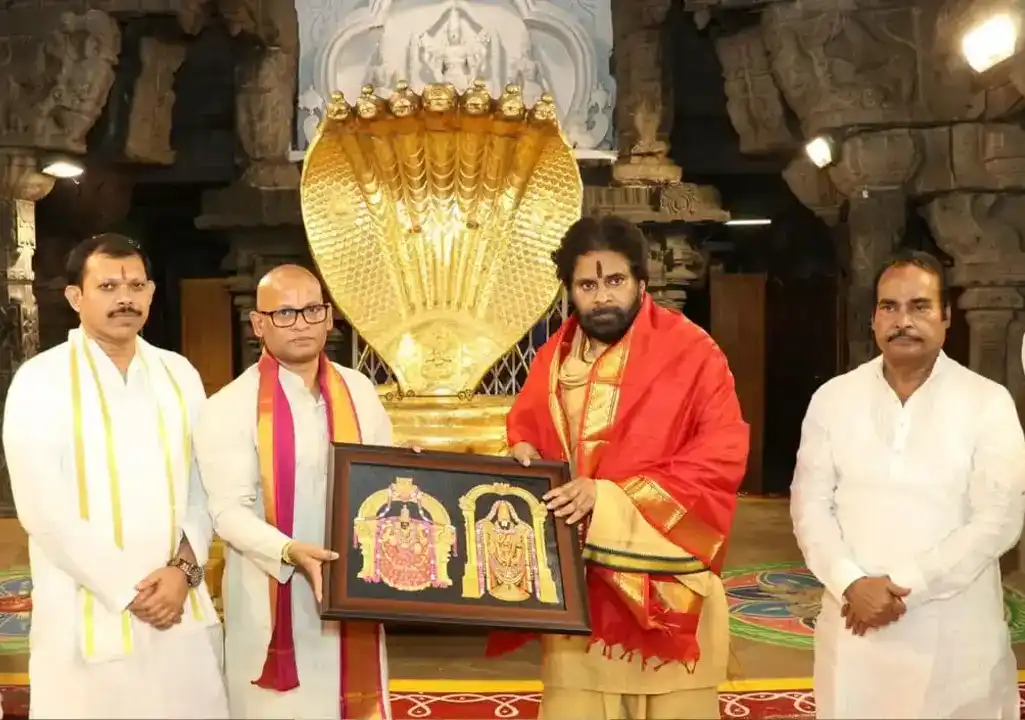 తిరుమల శ్రీవారిని దర్శించుకున్న డిప్యూటీ సీఎం పవన్ కల్యాణ్