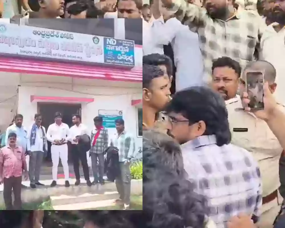 యూట్యూబర్ ప్రశ్న రావణ్ అరెస్ట్.. పిఠాపురం పోలీస్ స్టేషన్ వద్ద హై టెన్షన్..!