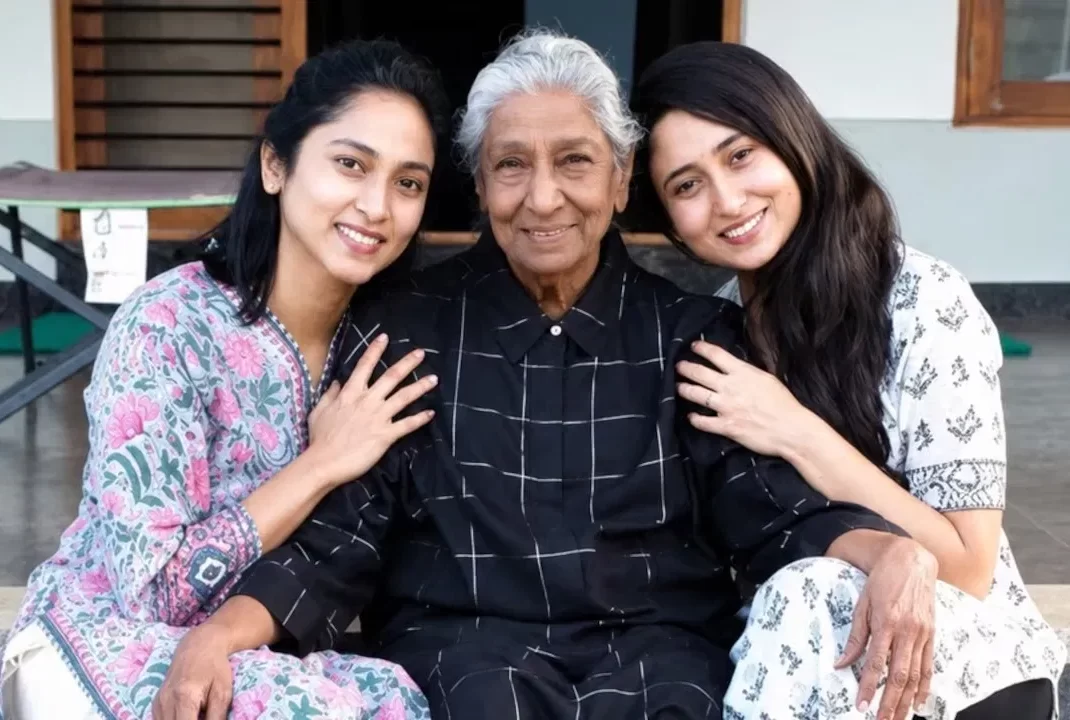 కన్నీళ్లతో మా బాధను ముడి పెట్టొద్దు’.. ట్రోల్స్‌పై జానకి మనవరాలు ఎమోషనల్ పోస్ట్