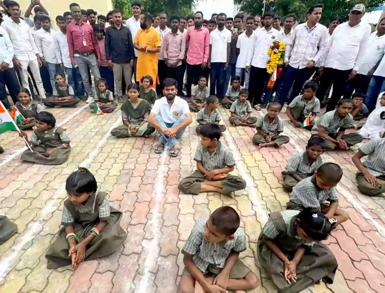 మరో 2 ఉద్యమాలకు సిద్ధమైన కాక్రోచ్ జనతా పార్టీ..