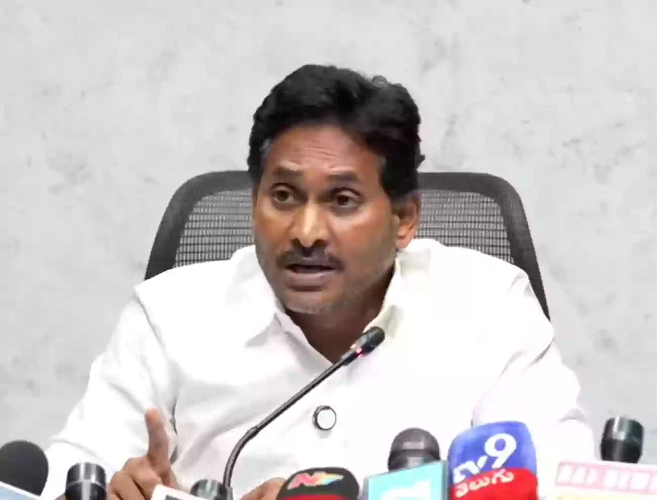 అందుకే సీబీఐ విచారణ చేయాలి వైఎస్‌ జగన్ డిమాండ్