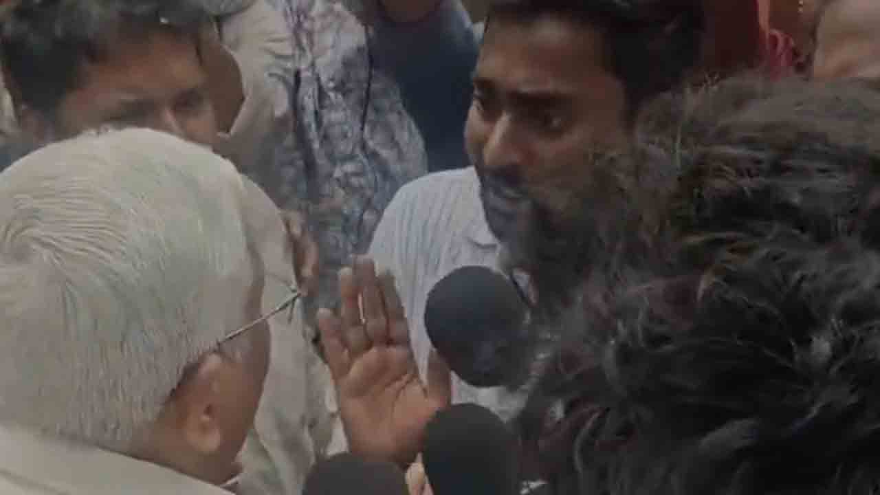 నిరుద్యోగుల నంచి ఎమ్మెల్సీ ప్రొఫెసర్ కోదండరాంకు నిరసన సెగ