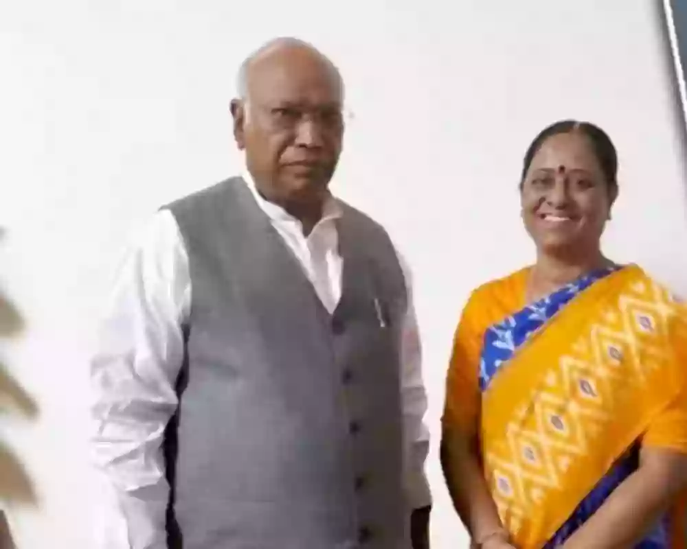 ఖర్గేను కలిసిన కొండా సురేఖ!