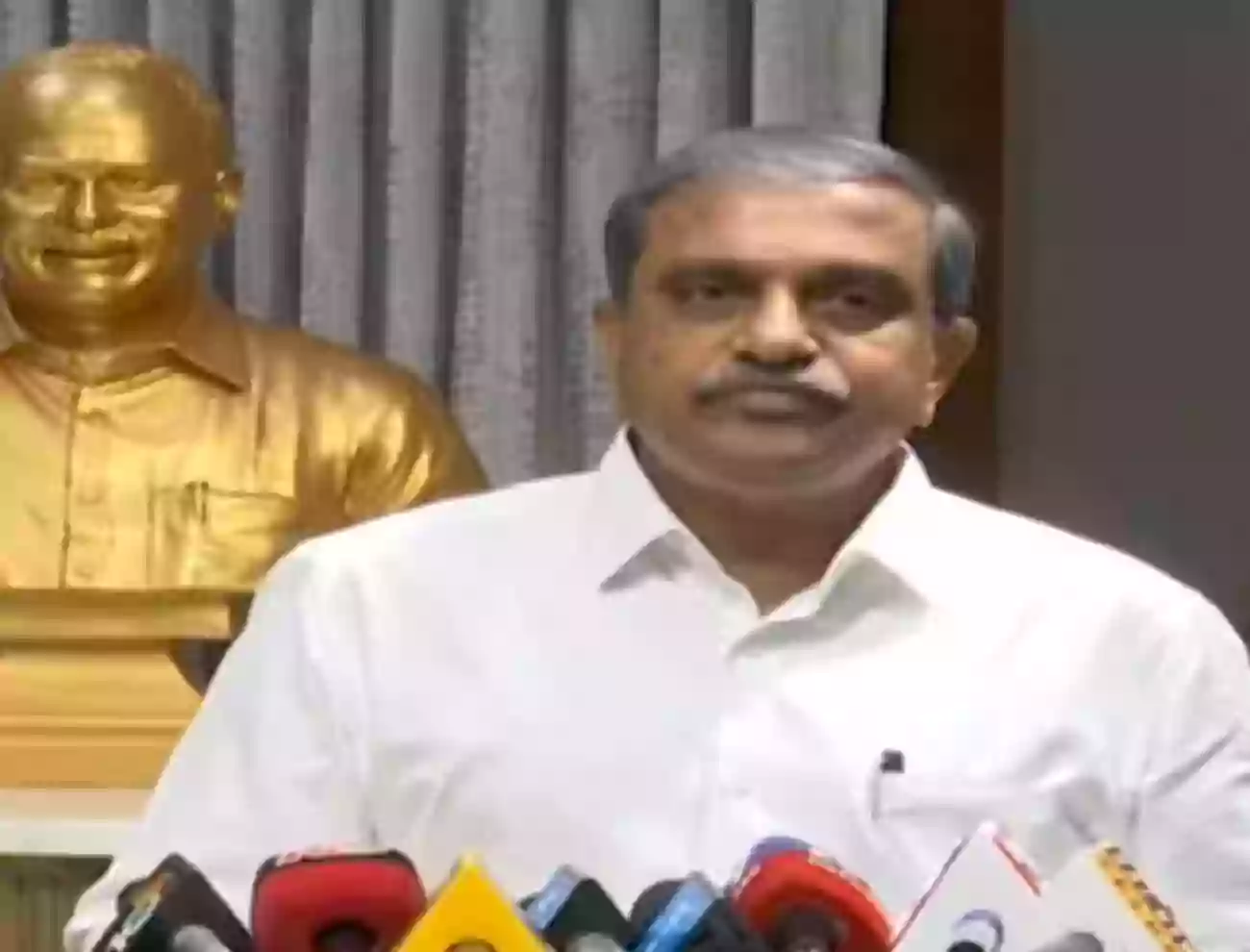 కొత్త పార్టీ కోసమే విజయసాయిరెడ్డి ఆరోపణలు: సజ్జల