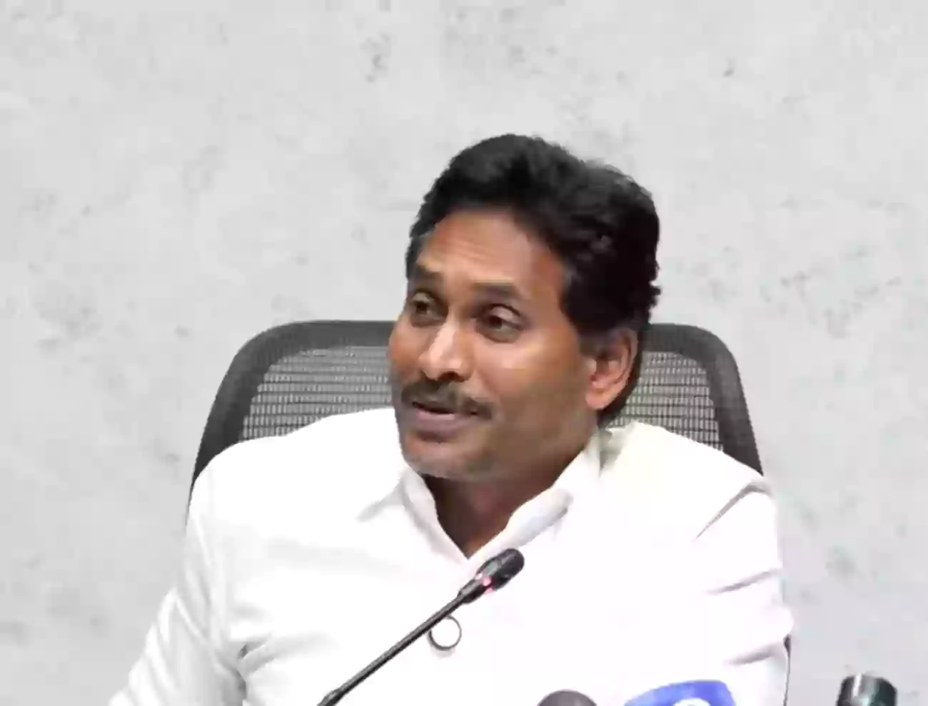 డీఎస్సీలో అక్రమాలు జరిగాయని ప్రభుత్వమే అంగీకరించింది: వైఎస్‌ జగన్