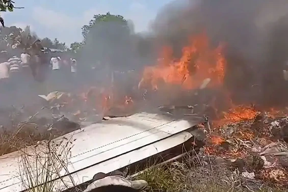 కాంగోలో కుప్పకూలిన విమానం.. 14 మంది మృతి