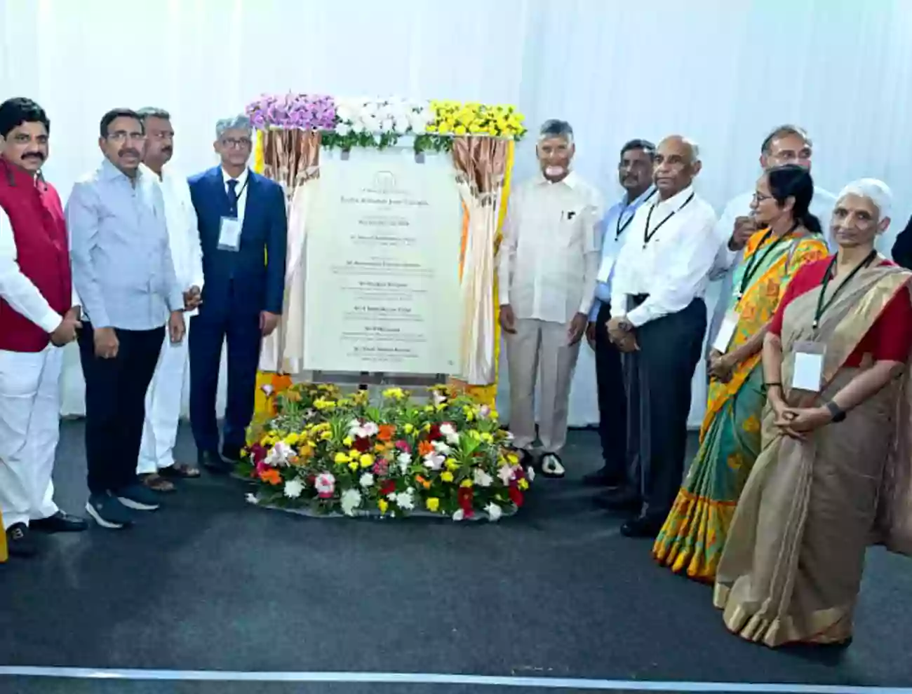ఎల్వీ ప్రసాద్ ఐ ఇనిస్టిట్యూట్‌కు భూమిపూజ చేసిన సీఎం చంద్రబాబు