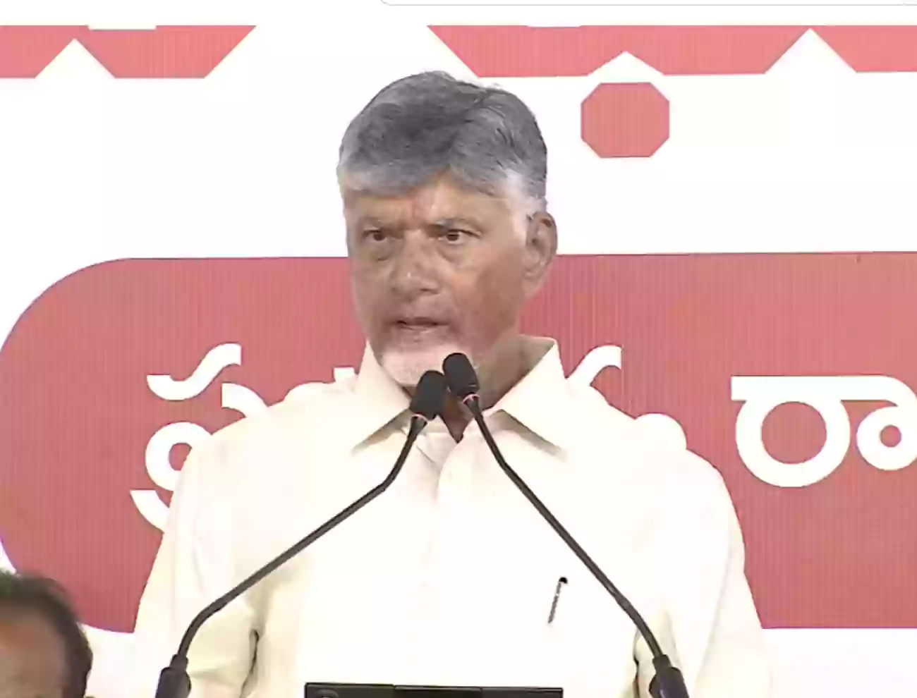 మార్చి నాటికి భూ సమస్యలు పరిష్కరిస్తాం : చంద్రబాబు