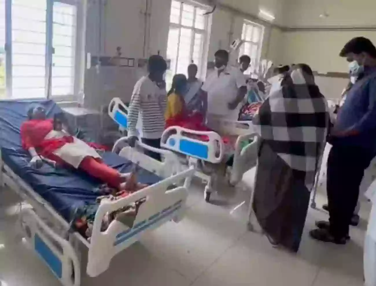మోడల్ స్కూల్‌లో ఫుడ్ పాయిజన్.. 30 మంది విద్యార్థినులకు అస్వస్థత