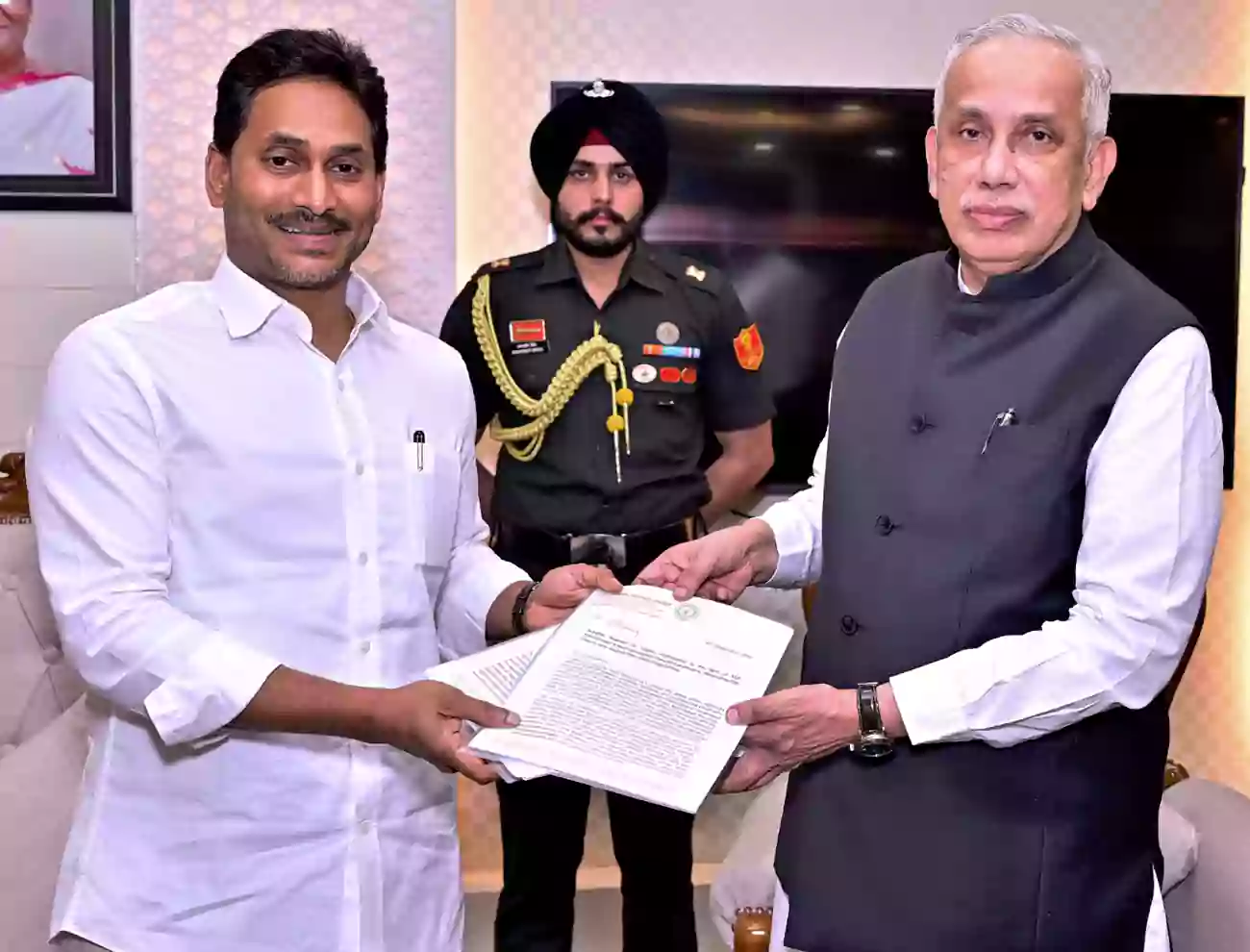 అన్ని ఆధారాలతో గవర్నర్ కు ఫిర్యాదు చేశాం : వైఎస్ జగన్