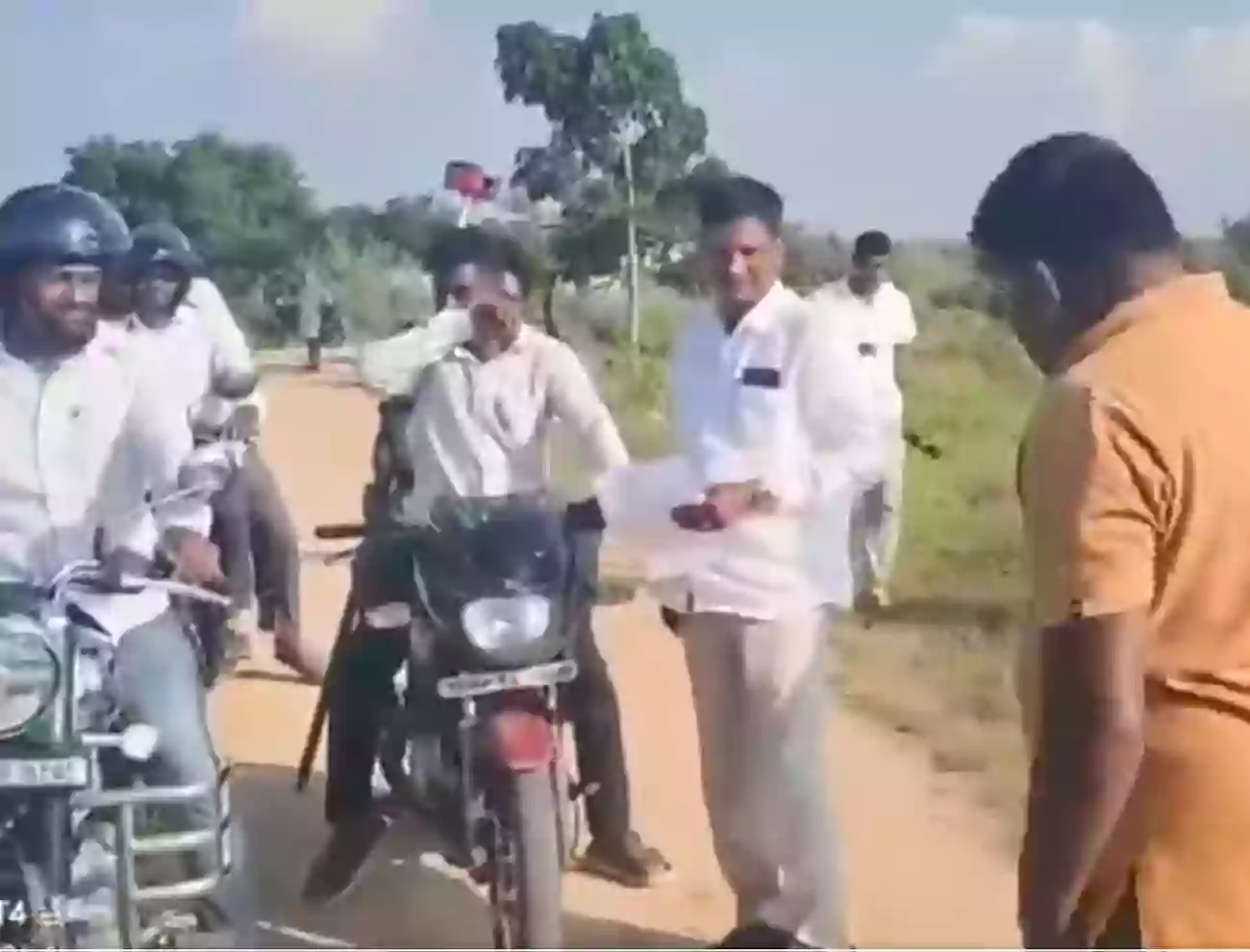 ఎర్రవెల్లి సర్వేకు వచ్చిన రెవెన్యూ అధికారితో రైతు వాగ్వాదం..