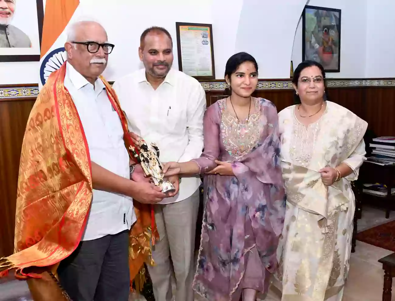 హుటాహుటిన రాజు గారి వద్దకు మజ్జి శ్రీను..