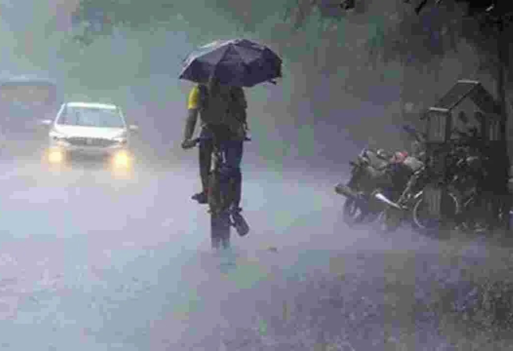 తెలుగు రాష్ట్రాల్లో వర్షాలు.. 13 జిల్లాలకు ఎల్లో అలర్ట్