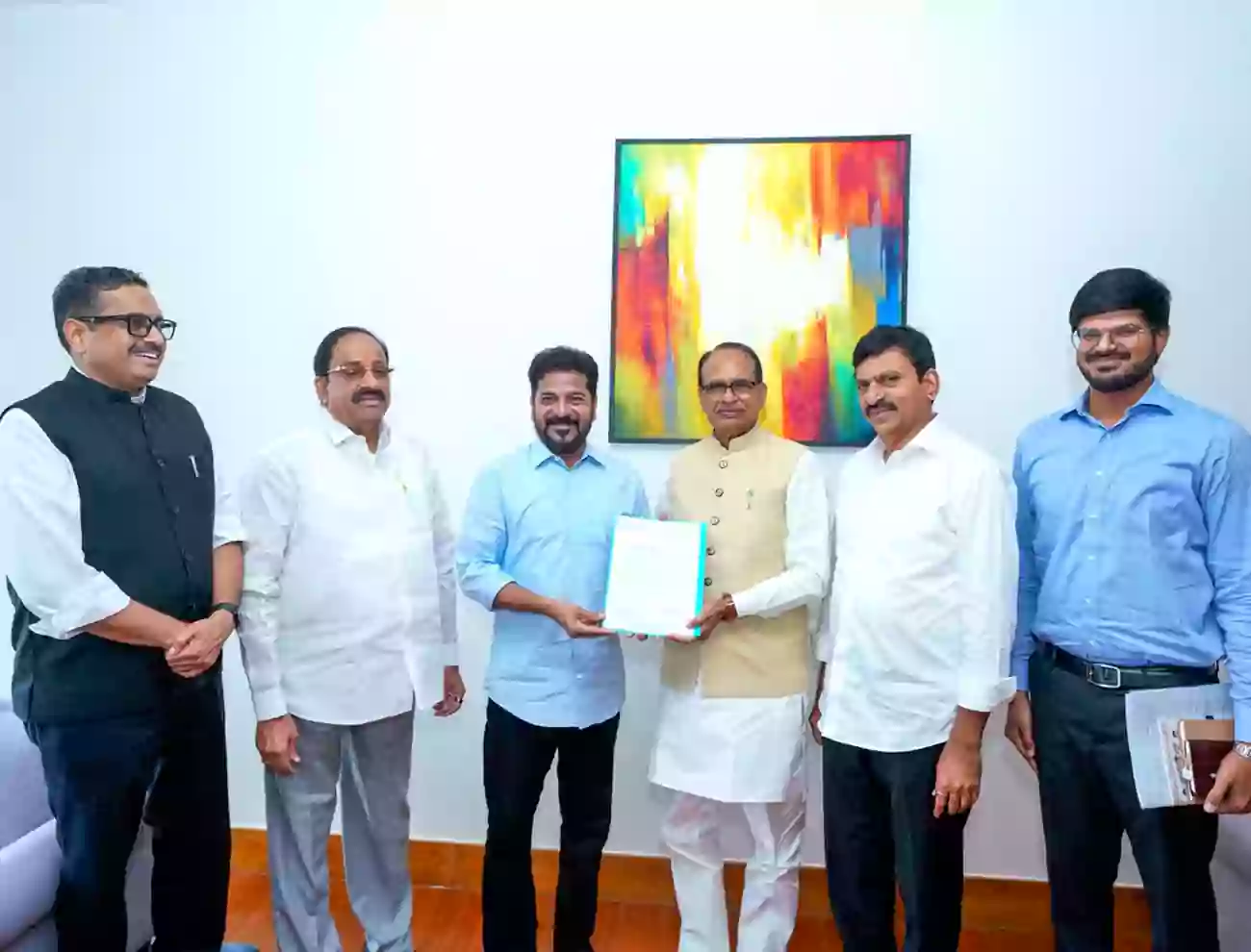 కేంద్ర మంత్రి శివరాజ్ సింగ్ చౌహాన్‌తో సీఎం రేవంత్ రెడ్డి కీలక భేటీ