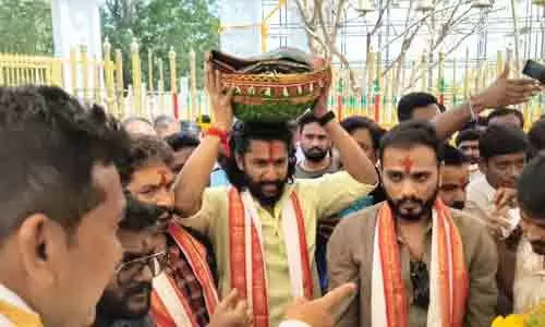మేడారం వనదేవతలను దర్శించుకున్న ‘ది ప్యారడైజ్’ చిత్ర బృందం