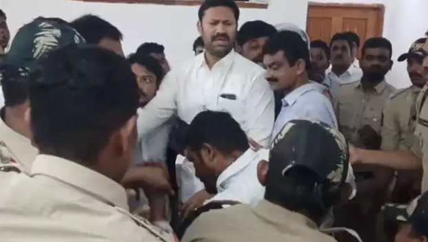 పోలీసుల అదుపులో వైకాపా ఎంపీ అవినాష్‌రెడ్డి