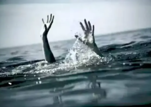 బీచ్ లో విషాదం.. ఎనిమిది మంది విద్యార్థుల మృతి