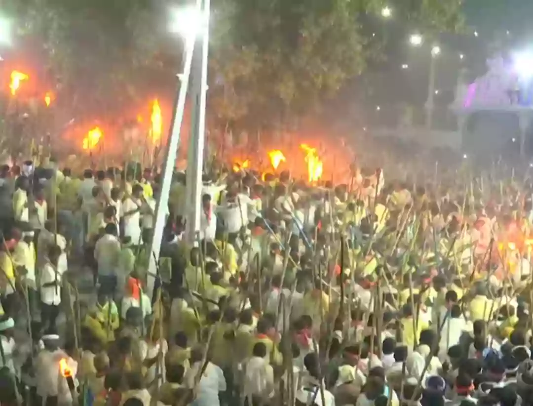 దేవరగట్టు కర్రల సమరంలో చిందిన రక్తం – ఒకరు మృతి, 100 మందికి పైగా గాయాలు