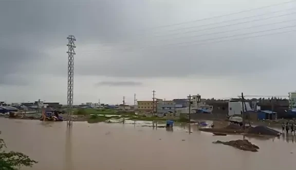 శ్రీకాకుళంలో నదుల ఉద్ధృతి.. ఇంకా ముంపులోనే పలు గ్రామాలు